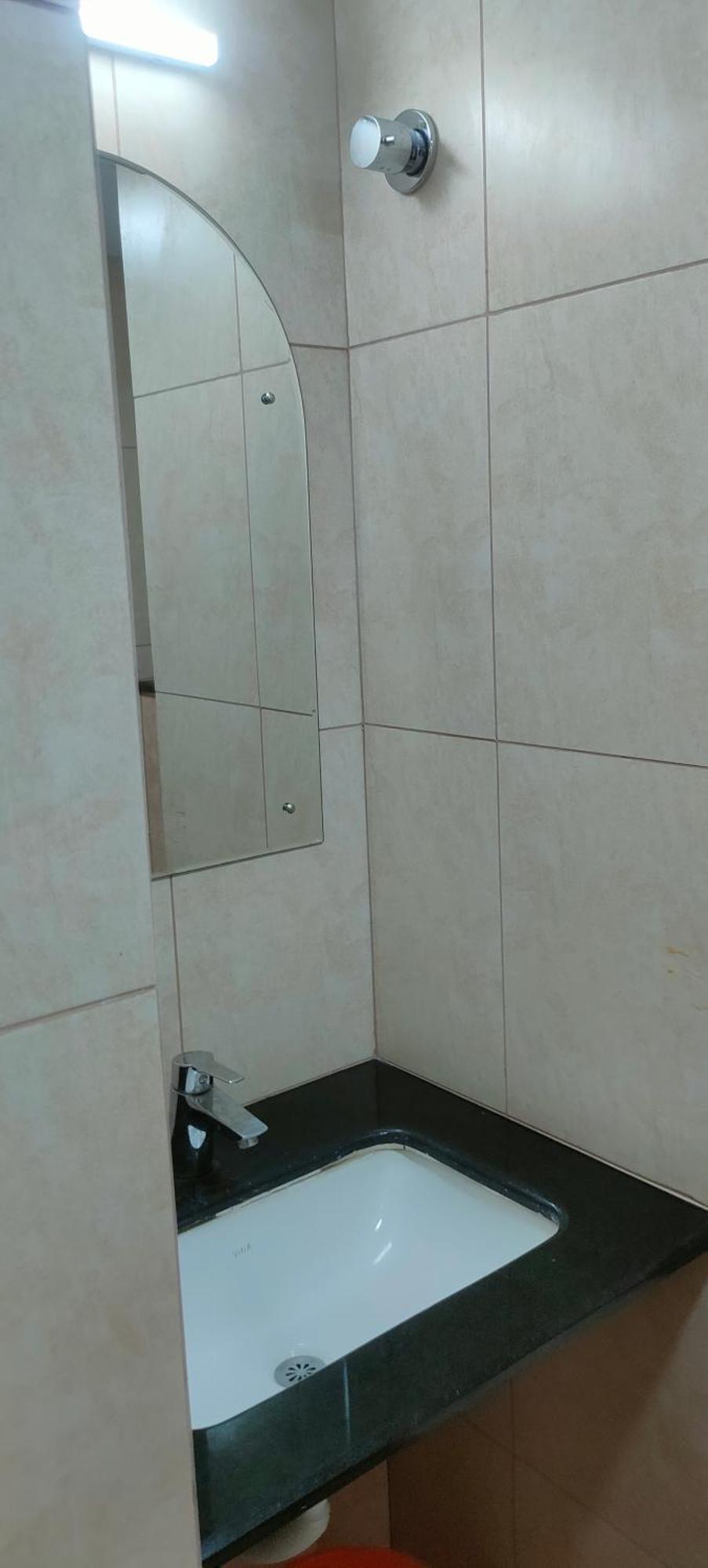 Luxurious Apartment With A Pool And Gym Near Trivandrum Railway Station Thiruvananthapuram Exteriör bild
